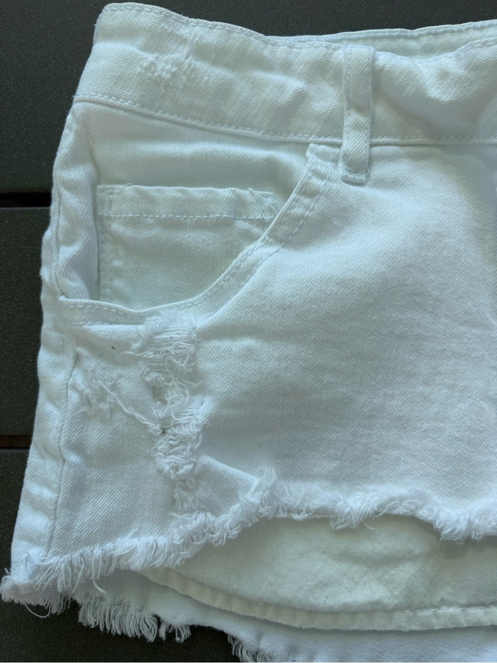 Vintage Y2K Refuge Distressed White Denim Low Cut Shorts Size 6 - Picture 4 of 8